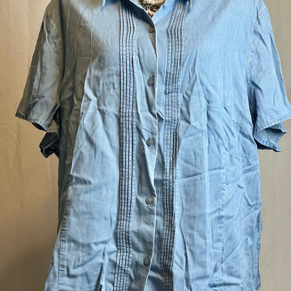 Denim. Short sleeve